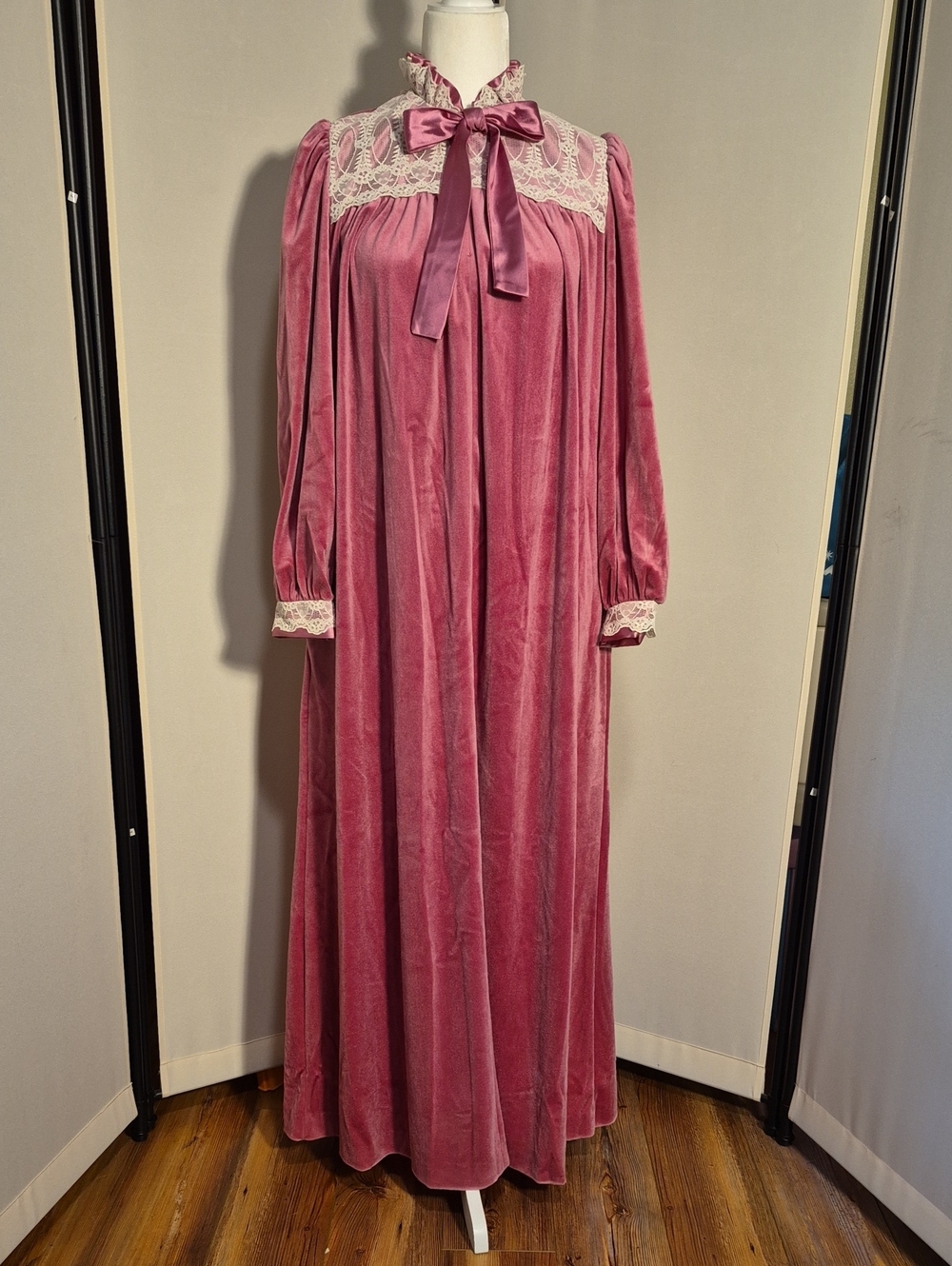 Vintage Gilligan & O'Malley Long 3/4 Zip Velour Nightgown with Lace Trim - Sz. S